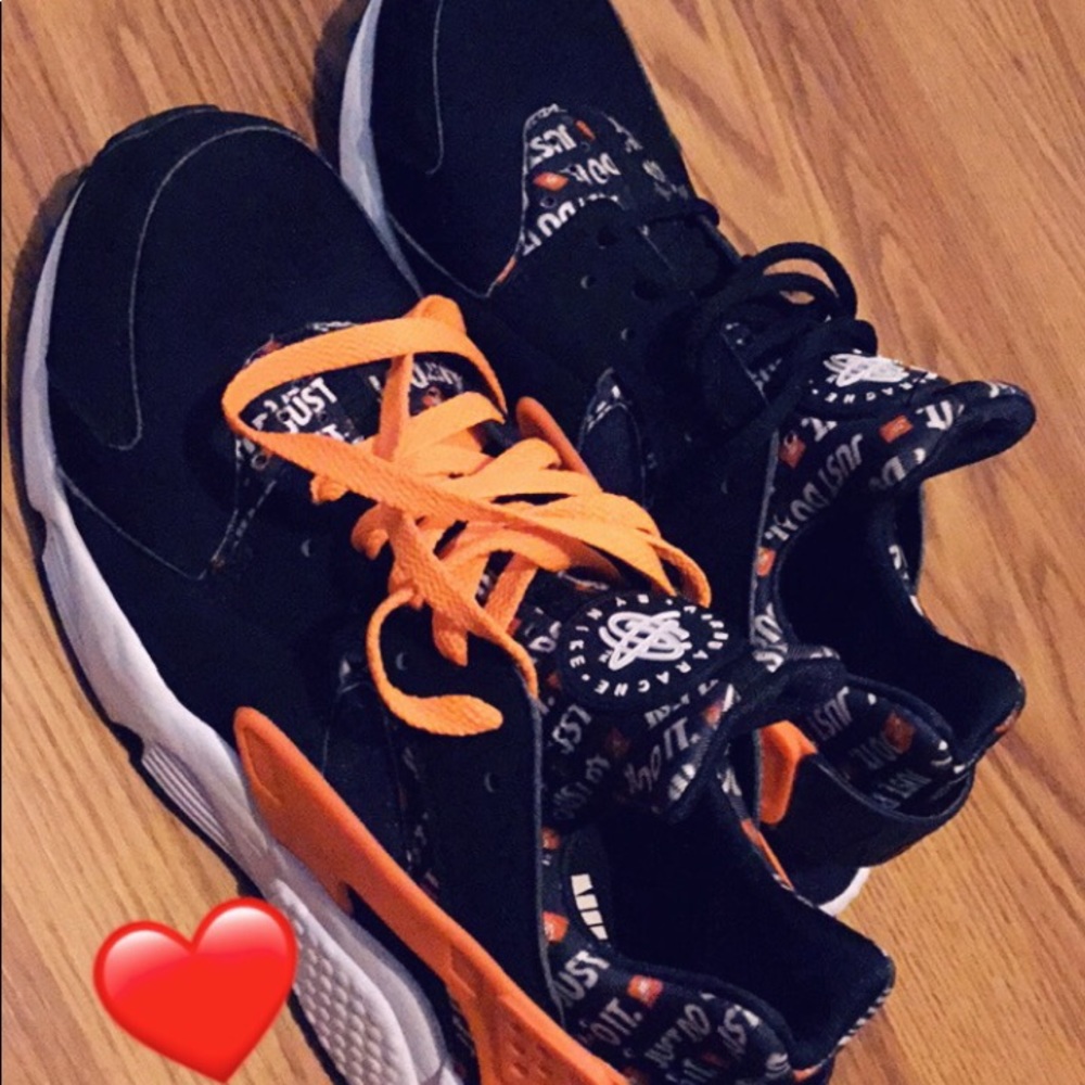 Air huaraches By Nike